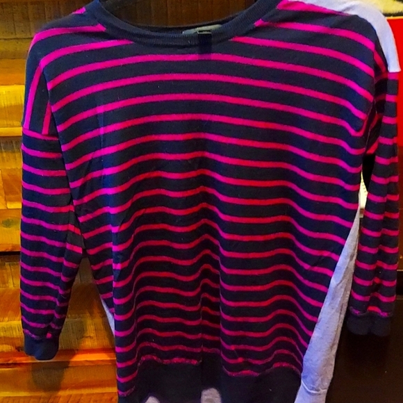 Valentines ready! The cutest sweater. I an a 6 foot man and wanna keep it. Lol! - Picture 1 of 3